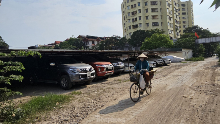 Cận cảnh khu đất dự án TTTM, bãi xe &#39;khủng&#39; đang thành kho xưởng và nơi trông xe - 11