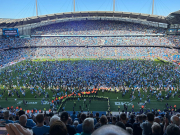 Bóng đá - Man City vô địch Ngoại hạng Anh: Fan tràn xuống sân ăn mừng, dàn sao &quot;tháo chạy&quot;