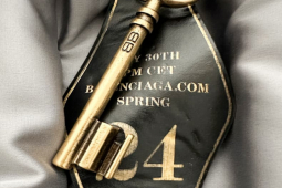 Bí mật chiếc chìa khóa vàng mở cửa show diễn kỹ thuật số của Balenciaga