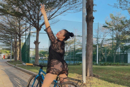 Sao Việt mặc gợi cảm đạp xe: Hoàng Thùy Linh nổi nhất khi mặc bikini với áo ”ảo ảnh”