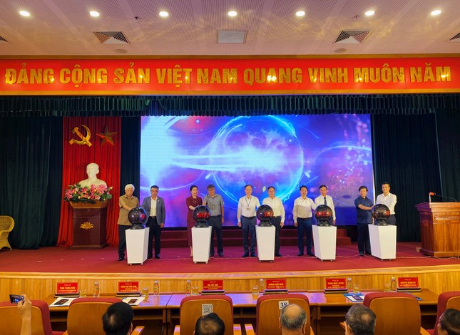 Quận Long Biên treo thưởng 150 triệu đồng sáng tác biểu trưng quận - 1