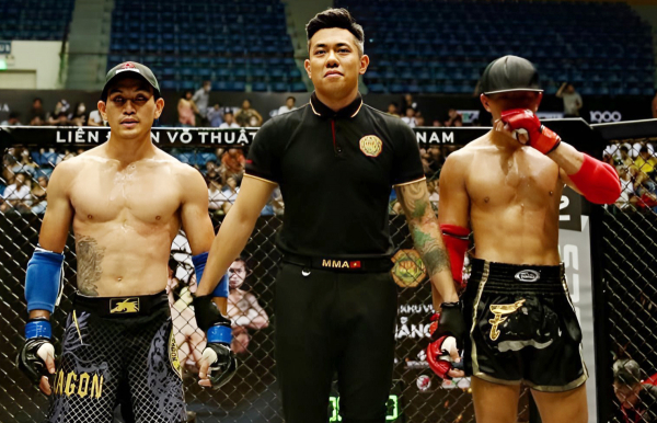 Trọng tài MMA Việt Nam hiện tại là những huấn luyện viên võ thuật ở địa phương hoặc Câu lạc bộ tư nhân.