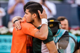 Alcaraz vượt Djokovic, được chọn là ứng viên số 1 tại Roland Garros