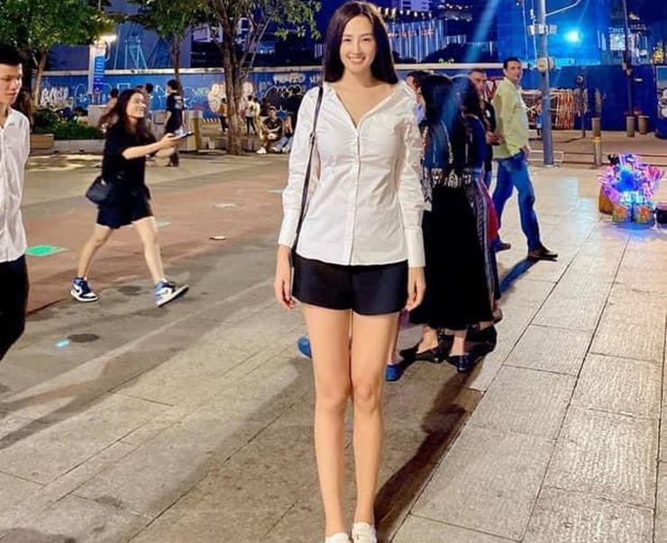 Hoa hậu Mai Phương Thúy có chiều cao 1,8m và đôi chân dài 1,18m. 
