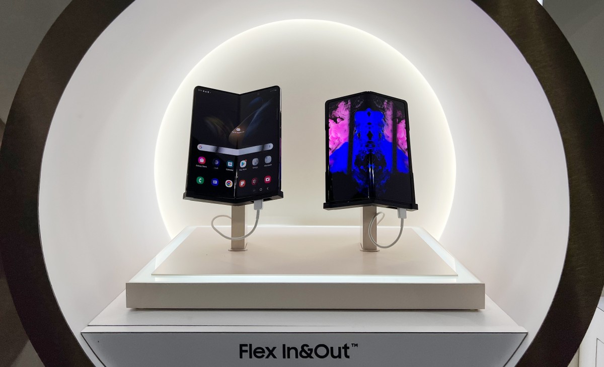 HOT: Samsung ra mắt màn hình cuộn 12,4 inch cực ấn tượng - 4