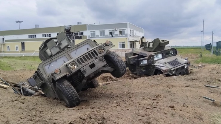 Các xe bọc thép quân sự Mỹ sản xuất bị phá hủy ở tỉnh Belgorod. Ảnh: Bộ Quốc phòng Nga.