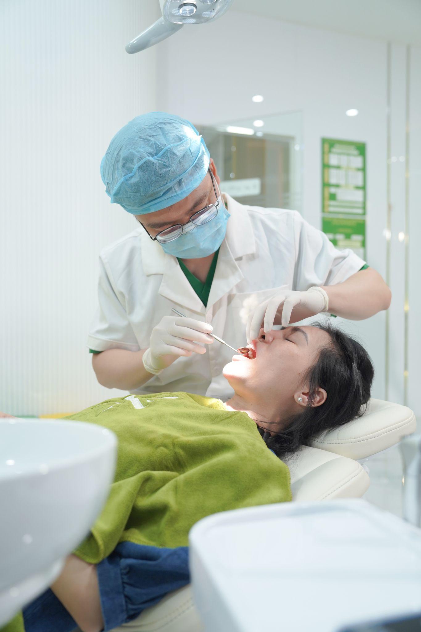 Bác sĩ Trần Tiến Mạnh chia sẻ những nguyên nhân gây đau buốt khi niềng răng và cách khắc phục - 3