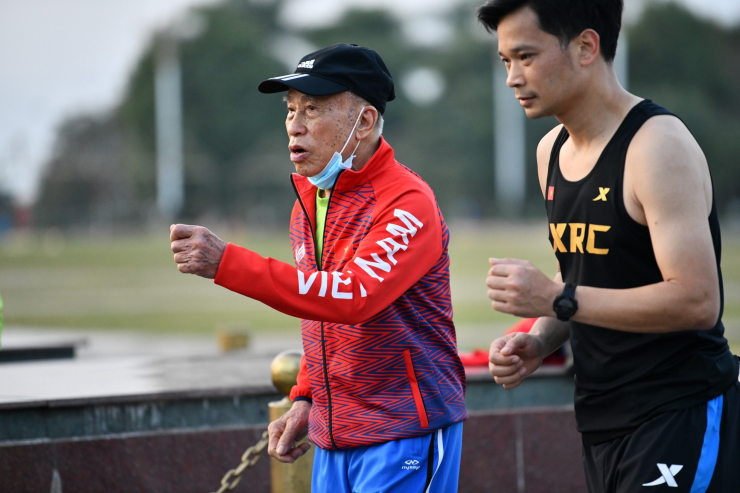 Tượng đài của Tiền Phong Marathon, HLV Bùi Lương: Một thời lẫy lừng, trọn đời đam mê - 4