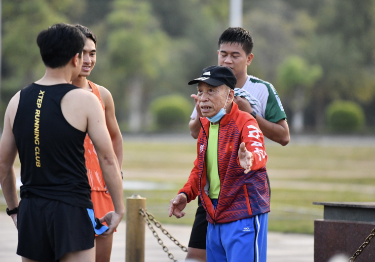 Tượng đài của Tiền Phong Marathon, HLV Bùi Lương: Một thời lẫy lừng, trọn đời đam mê - 5