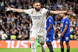 Benzema sắm vai ”hung thần” Ngoại hạng Anh: Gặp là có bàn, chỉ kém Messi