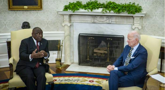 Tổng thống Mỹ Joe Biden tiếp Tổng thống Nam Phi Cyril Ramaphosa tại Nhà Trắng tháng 9/2022. (Ảnh: NYT)