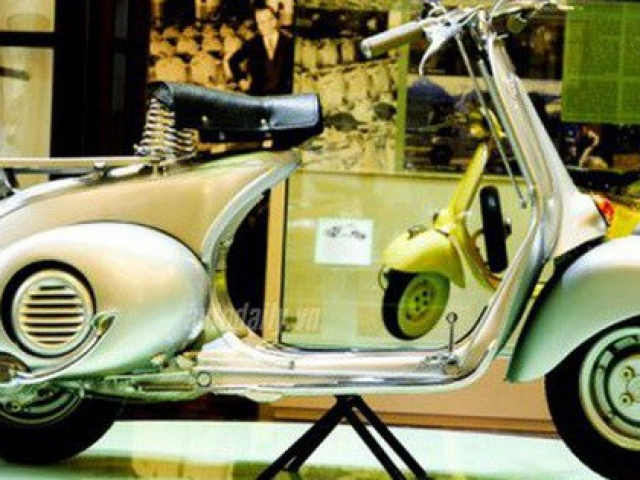 Xe máy ”huyền thoại” từng khiến dân Việt mê mẩn: Lạ lùng dòng xe có tuổi đời gần 80 năm vẫn được tranh mua với giá cả tỷ đồng