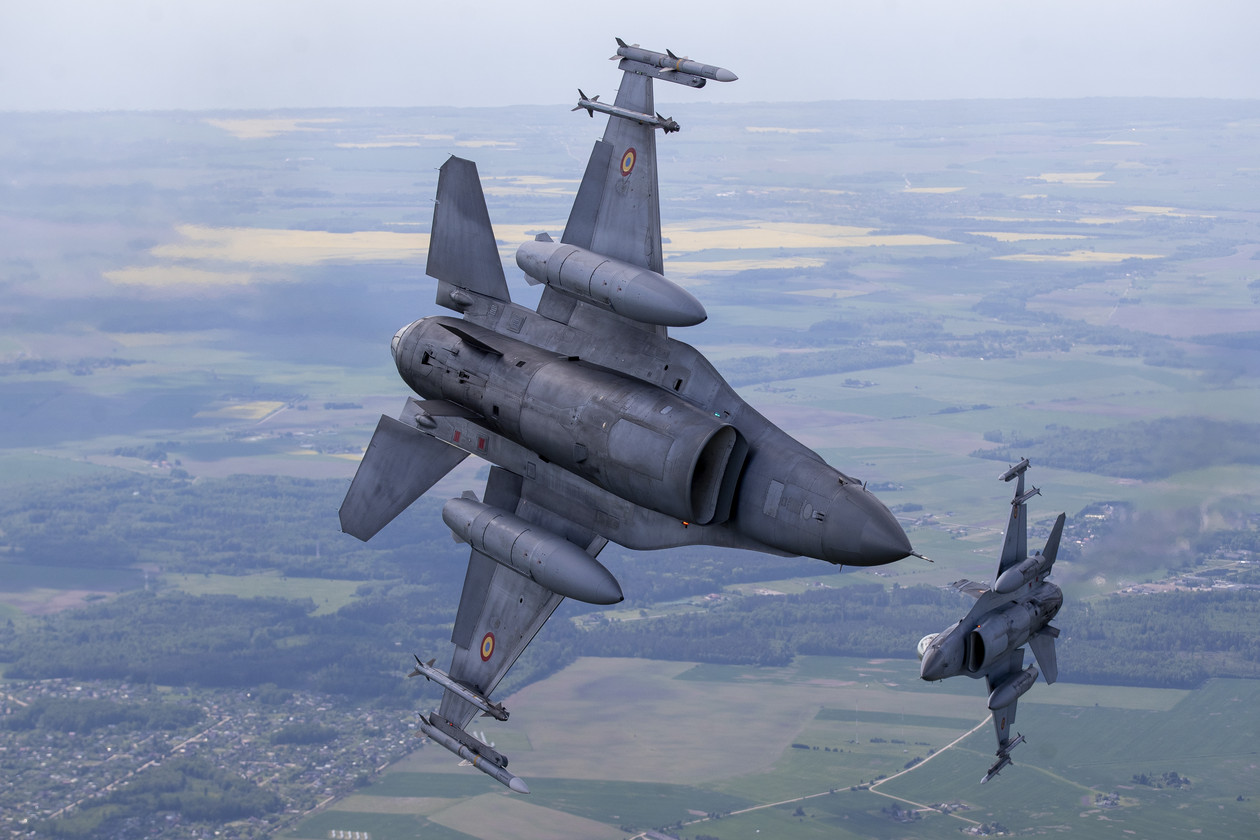 Tướng cấp cao nhất của Mỹ cảnh báo Ukraine về chiến đấu cơ F-16 - 1