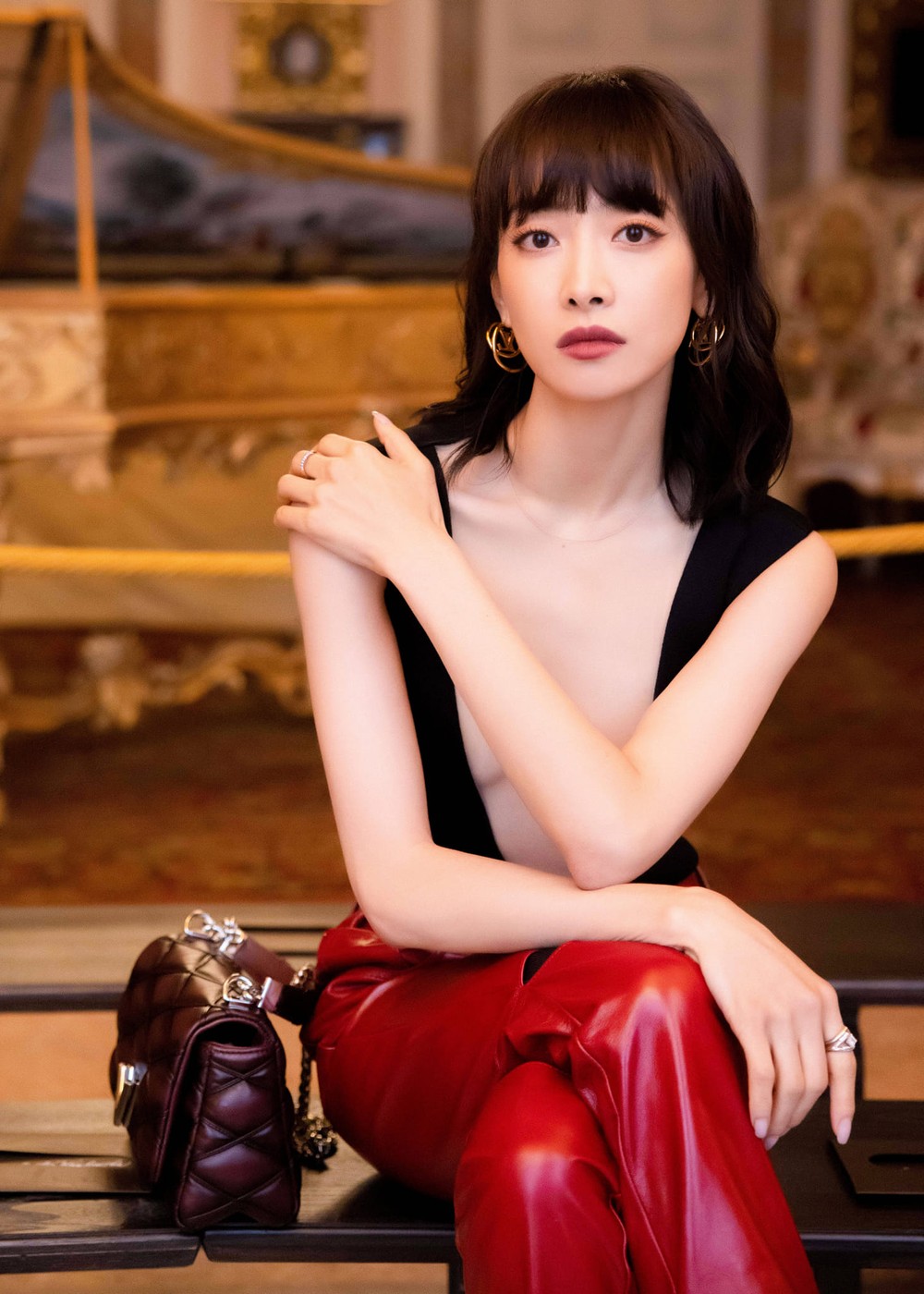 Nữ diễn viên Trung Quốc lên top 1 tìm kiếm vì chiếc áo quá táo bạo - 2
