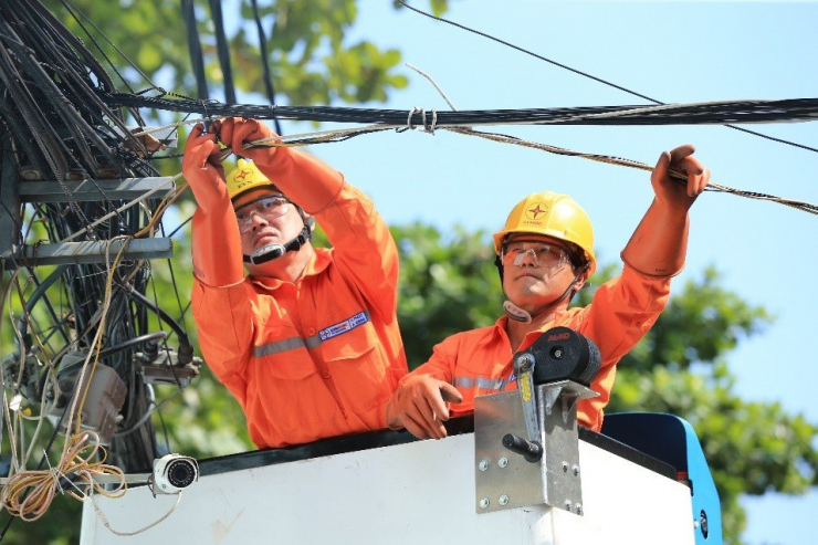 Hiện nỗi lo về cung ứng điện chỉ tồn&nbsp;tại ở miền Bắc, còn miền Nam và miền Trung đáp ứng đủ (Ảnh: EVN).