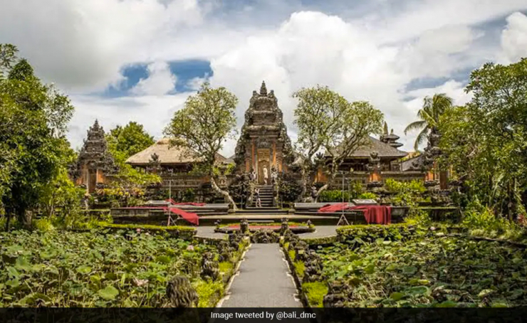 Khỏa thân ở đền thiêng Indonesia, nữ du khách Đức bị buộc khám tâm thần - 2