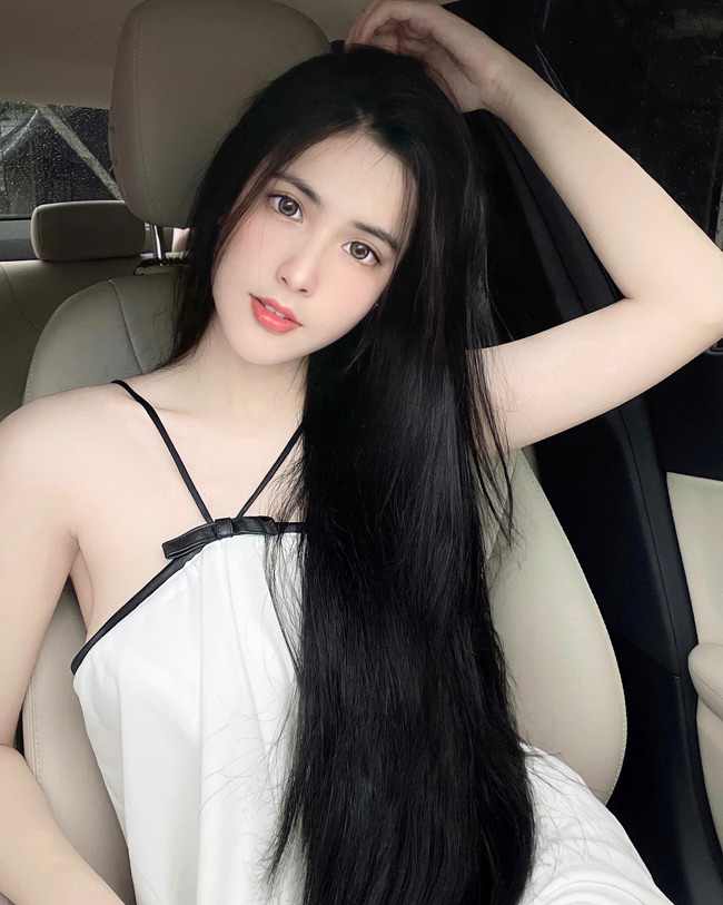 Nhờ đó, vẻ đẹp của hot girl Sa Đéc luôn có phần khác biệt. Cô nàng có nét hấp dẫn riêng giữa &#34;rừng gái xinh&#34;.&nbsp;
