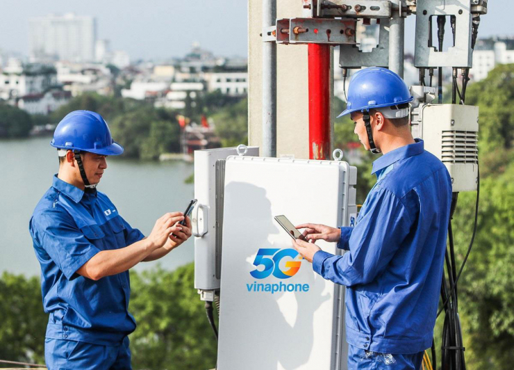 Nhà mạng VNPT-VinaPhone lắp đặt trạm phát sóng 5G Ảnh: VNPT-VINAPHONE