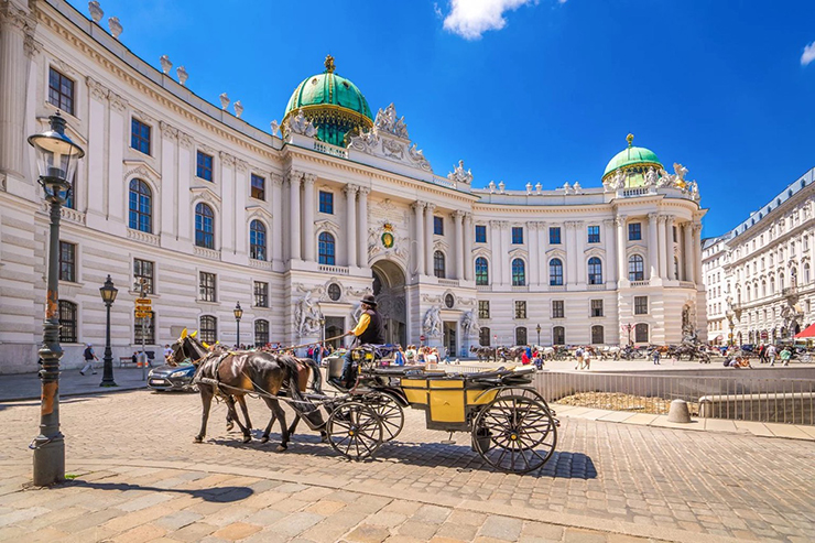 Vienna là thủ đô của Áo và là thành phố lớn nhất của đất nước này. Nằm ở trung tâm châu Âu, Vienna được biết đến với kiến trúc cổ kính, các bảo tàng nghệ thuật và là trung tâm của âm nhạc cổ điển.
