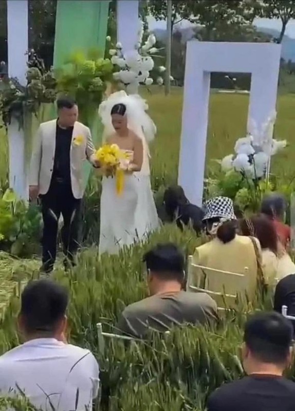 Làm đám cưới hòa mình thiên nhiên, cặp đôi khiến netizen tá hỏa - 6
