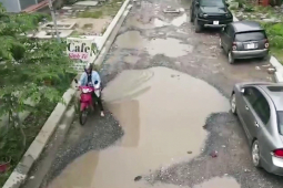 Video: Cận cảnh con đường ‘đau khổ’ suốt nhiều năm ở Hà Nội