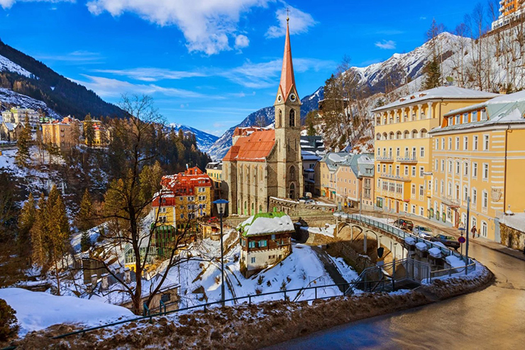 Bad Gastein là một thị trấn nghỉ dưỡng nằm ở khu vực Pongau của bang Salzburg. Thị trấn nằm ở độ cao khoảng 1.000 mét, nổi tiếng với các suối nước nóng tự nhiên.
