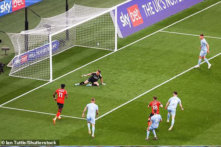 Trực tiếp bóng đá Coventry City - Luton Town: Định đoạt nhờ sai lầm (Play-off lên hạng Ngoại hạng Anh) (Hết giờ) - 4