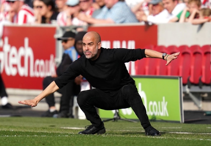 HLV Pep Guardiola vẫn chỉ đạo đầy "máu lửa" trong trận đấu không còn nhiều ý nghĩa