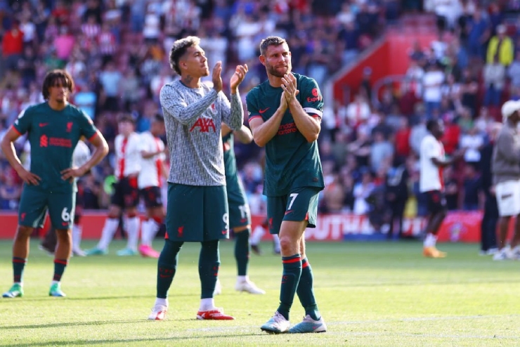 James Milner, Roberto Firmino nghẹn ngào chia tay CĐV&nbsp;Liverpool. Bộ đôi "công thần" sẽ ra đi sau mùa này