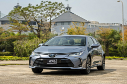 Toyota Corolla Altis được giảm giá gần 100 triệu đồng tại đại lý