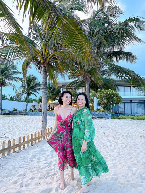 Mẹ ruột Ninh Dương Lan Ngọc: Xinh đẹp, giỏi giang, tuổi U60 được con gái hiếu thảo tặng nhà cao cửa rộng - 4