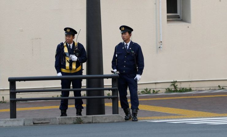 Cảnh sát trên đường phố Tokyo, Nhật Bản hồi năm 2017. Ảnh:&nbsp;Reuters.