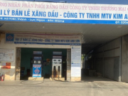 Thị trường - Tiêu dùng - Hàng loạt cửa hàng xăng dầu sử dụng nhân viên bán hàng không qua đào tạo, mua xăng dầu ngoài hệ thống để cung cấp cho người tiêu dùng