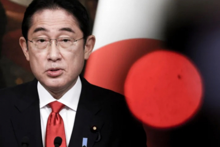 Con trai có hành vi "không phù hợp", Thủ tướng Nhật Bản thẳng tay xử lý