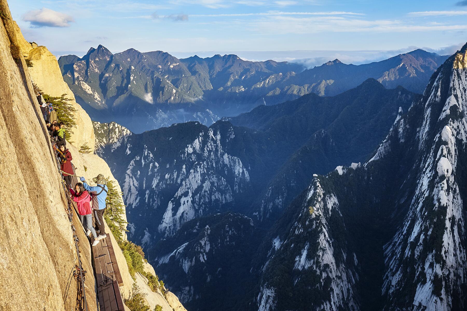 Những chuyến du lịch nguy hiểm nhất thế giới, chỉ dân trekking chuyên nghiệp mới dám thử sức - 7