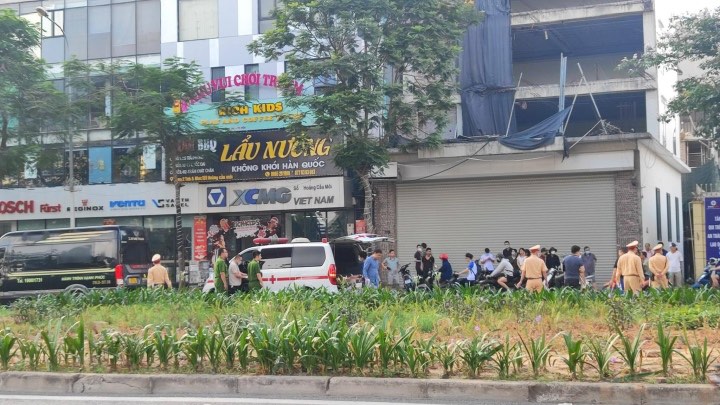 Hà Nội: Người phụ nữ đi xe đạp bị ô tô tông tử vong - 1