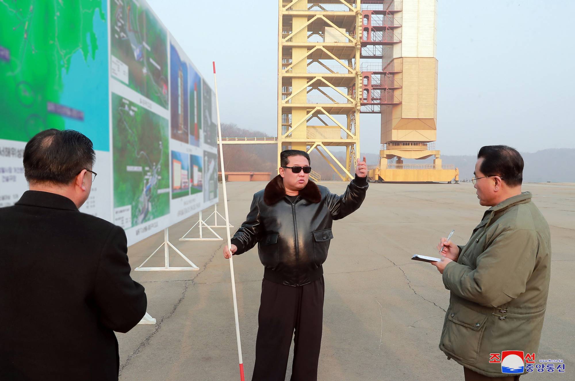 Triều Tiên nói phóng vệ tinh để theo dõi quân đội Mỹ - 1