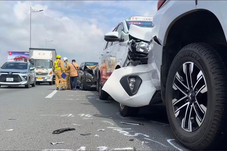 Hiện trường 5 ô tô gặp nạn trên cao tốc TP HCM - Long Thành - Dầu Giây - 3