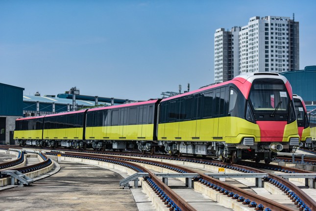 Các đoàn tàu đường sắt đô thị Nhổn - ga Hà Nội đang vận hành thử nghiệm lâu nay.