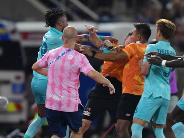 Đấm nhau tại trận chung kết Cúp quốc gia Thái Lan, cầu thủ bị CLB chủ quản đuổi thẳng cổ
