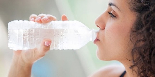 Uống nước đá trong mùa hè: Tưởng mát nhưng cực nhiều nguy hại - 2