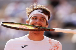 Ngôi sao 23 tuổi gây ”địa chấn” Roland Garros: Ghen tuông đánh bồ cũ