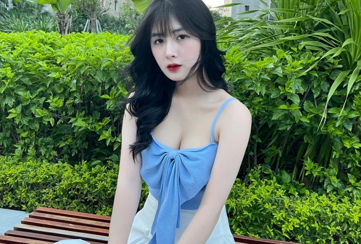 Nổi lên là hot girl áo dài, Quỳnh Alee chuyển hướng làm streamer, TikToker, đóng một số MV ca nhạc.
