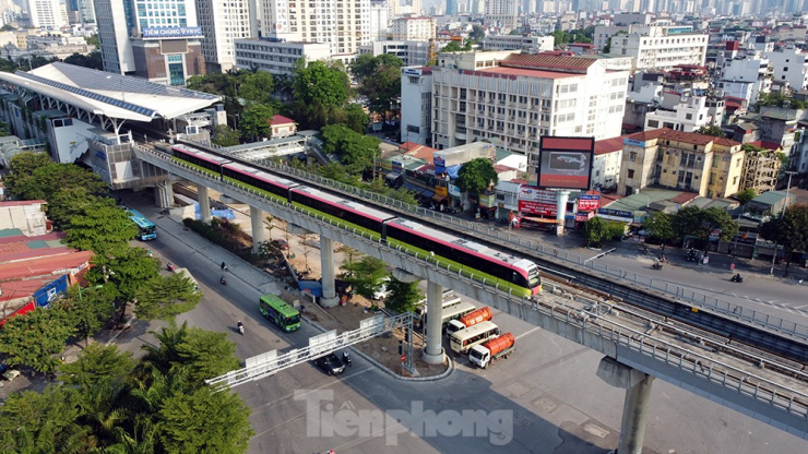 Đoàn tàu Nhổn - ga Hà Nội vẫn được tiếp tục cho chạy thử trong ngày hôm qua (31/5).