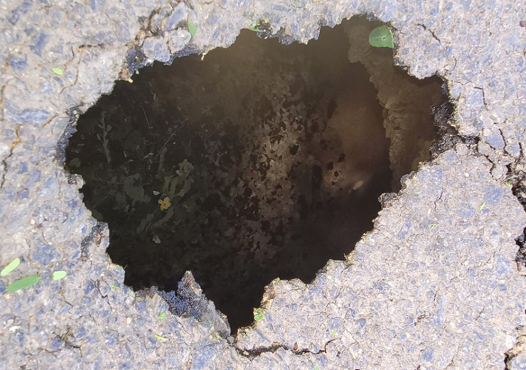 Phú Yên: Xuất hiện hố sâu bất thường giữa mặt đường quốc lộ 1 - 3