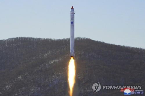 Em gái nhà lãnh đạo Triều Tiên Kim Jong Un lên tiếng sau vụ phóng vệ tinh quân sự thất bại - 2