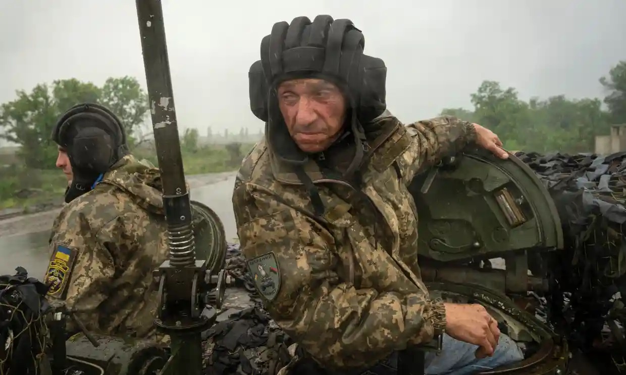 Tướng hàng đầu Ukraine: Đình chỉ tấn công 2 bên sườn Bakhmut - 1