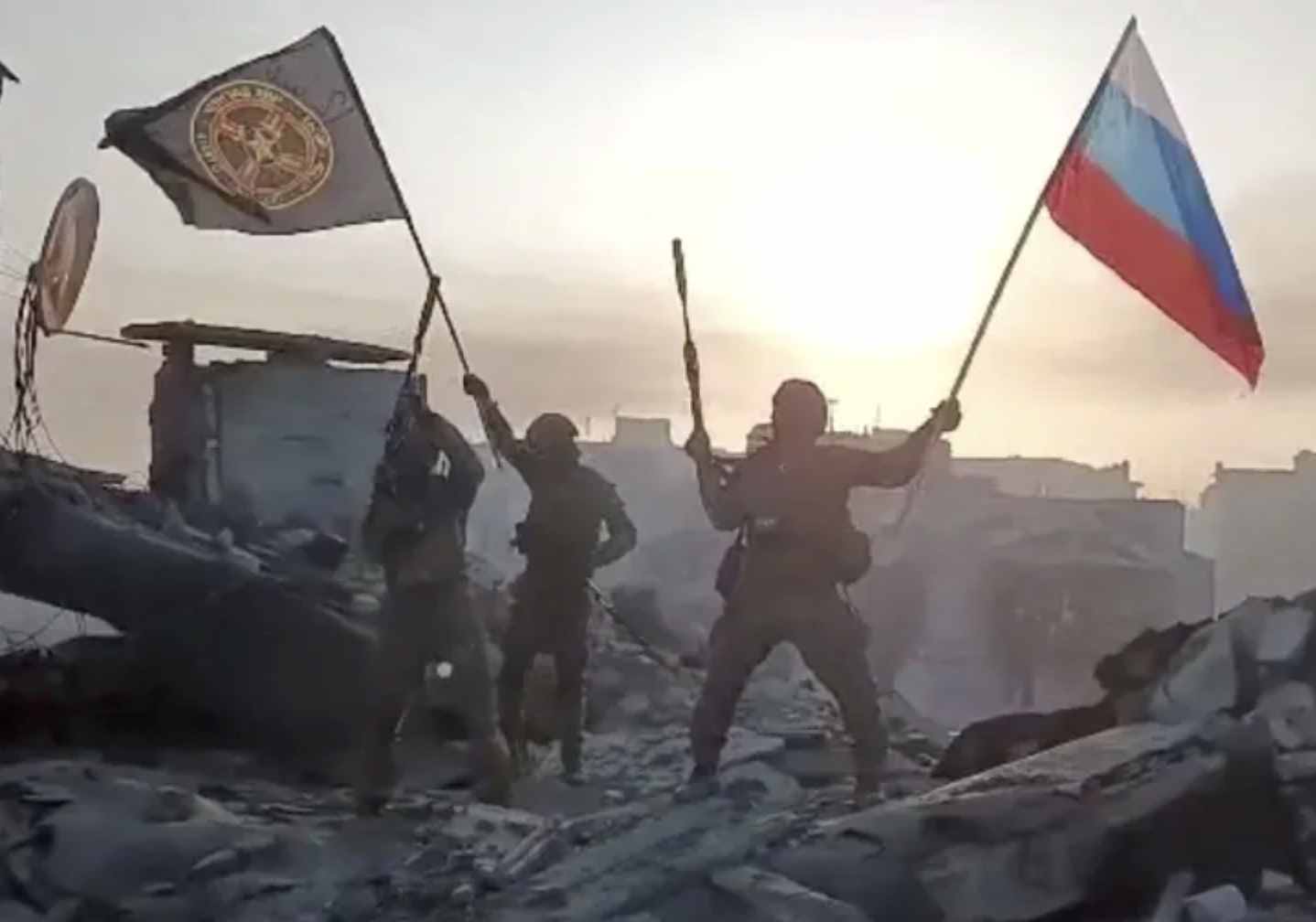 Tướng hàng đầu Ukraine: Đình chỉ tấn công 2 bên sườn Bakhmut - 2