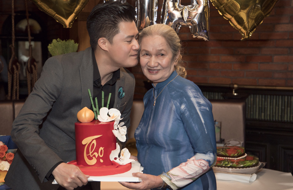 Điều ít biết về người phụ nữ quyền lực được Quang Dũng báo hiếu cả biệt thự 400 tỷ đồng - 3