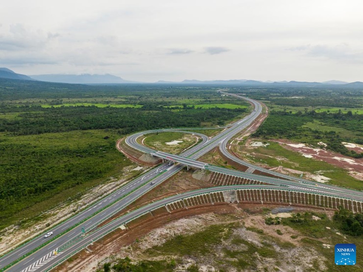 Tốc độ tối đa cho phép chạy trên cao tốc Phnom Penh-Sihanoukville là 120km/h.
